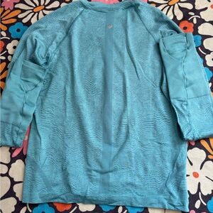 Lululemon Teal/Light Blue Long Sleeve Swiftly Tech Size 6
